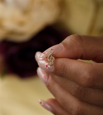 Sol Anahtarı Vidalı Küpe