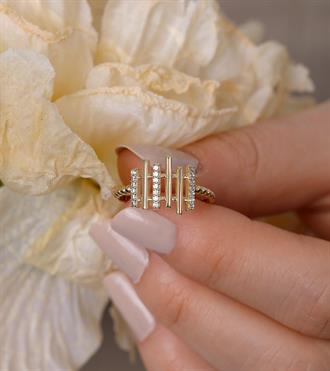 Taş Detaylı Çit Yüzük