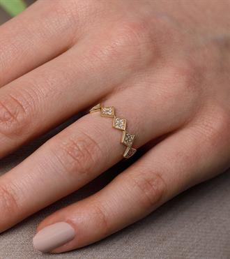 Taşlı Dörtgen Dizilim Yüzük