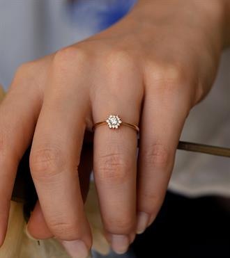 Taşlı Çiçek Yüzük