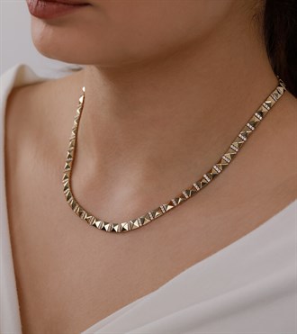 Taş Bloklu Piramit Kolye