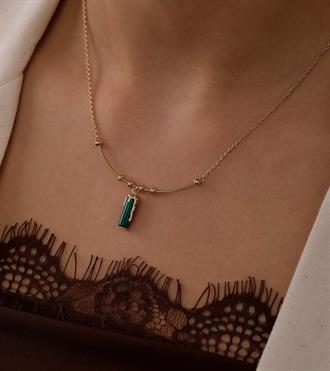 Yeşil Taşlı Çengel Kolye