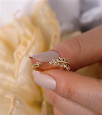 Aralıklı Yaprak Yüzük