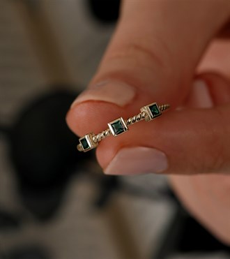 Yeşil Kare Taşlı Burgu Yüzük