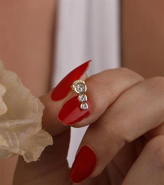 Üç Sırataş Vidalı Küpe