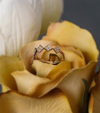 Taşlı Dörtgen Dizilim Yüzük