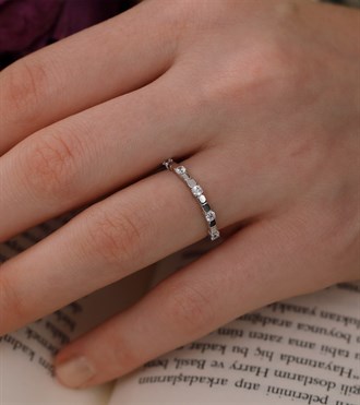 Aralıklı Taşlı Pul Yüzük