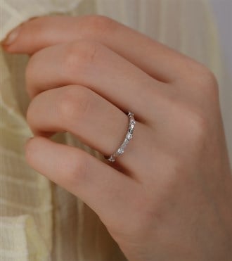 Aralıklı Taşlı Pul Yüzük