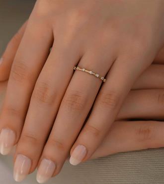 Aralıklı Taşlı Yüzük