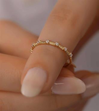 Aralıklı Taşlı Yüzük