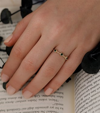 Yeşil Kare Taşlı Burgu Yüzük