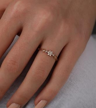 Taşlı Çiçek Altın Yüzük