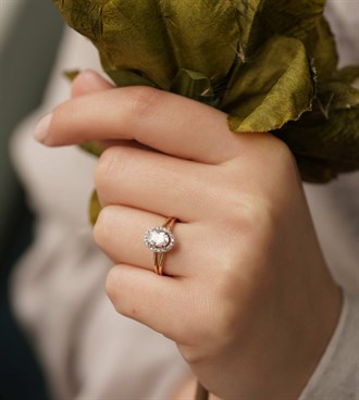 Oval Taşlı Yüzük