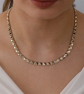 Taş Bloklu Piramit Kolye