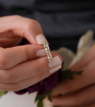 Başak Vidalı Küpe