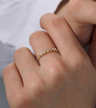 Taşlı Üçgen Dizilim Yüzük