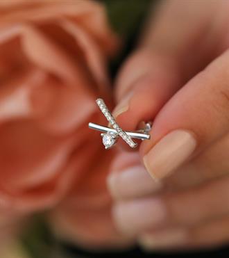 Çapraz Tasarım Küpe