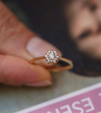 Taşlı Çiçek Yüzük