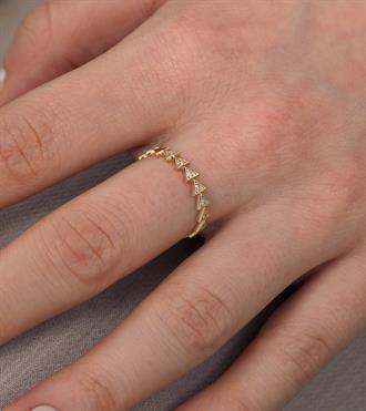 Taşlı Üçgen Dizilim Yüzük