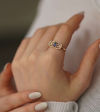 Dora Yüzük-Lacivert