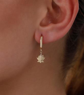 Lotus Sallantılı Altın Küpe