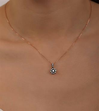 Elmas Montür Çiçek Kolye