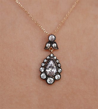 Elmas Montür Damla Kolye