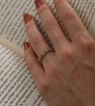 Taşlı Çiçek Sıralı Yüzük