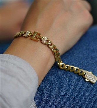 İtalik Harfli Bileklik