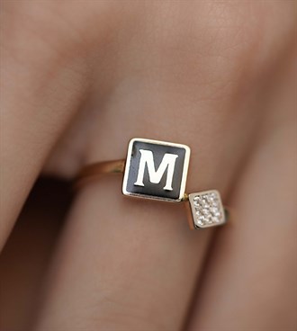 Siyah Mineli Harfli Yüzük