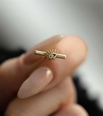 Kirpikli Çizgi Küpe