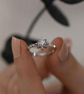 Lotus Piramit Yüzük