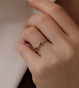 Pembe Kare Taşlı Burgu Yüzük