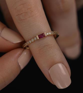 Pembe Taşlı Yarım Tur Yüzük