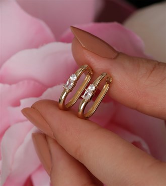 Taş Detaylı Oval Küpe