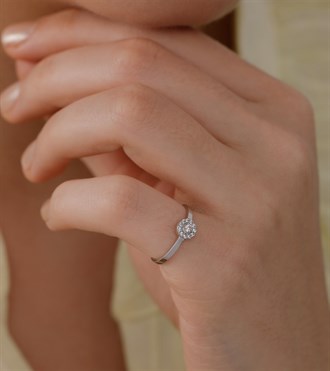 Taşlı Daire Altın Yüzük