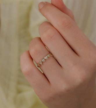 Taşlı Kalp Sıralı Yüzük