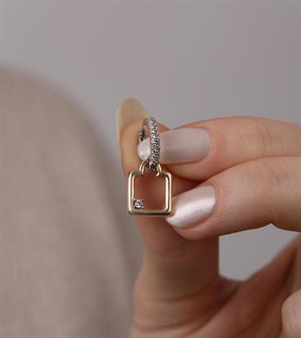 Taşlı Kare Sallantılı Küpe