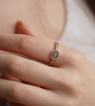 Taşlı Kare Yüzük