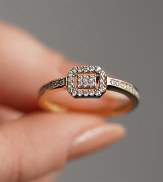 Taşlı Kare Yüzük