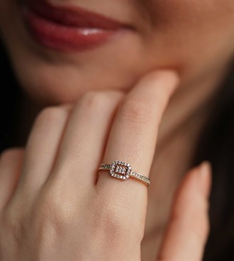 Taşlı Kare Yüzük