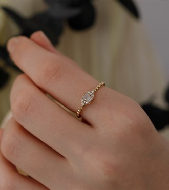 Taşlı Oval Top Top Yüzük