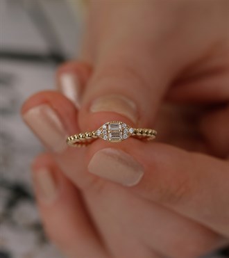 Taşlı Oval Top Top Yüzük