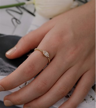 Taşlı Oval Top Top Yüzük