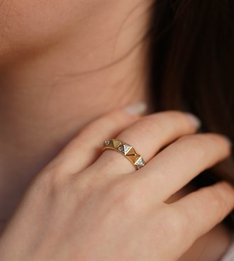 Taşlı Piramit Yüzük