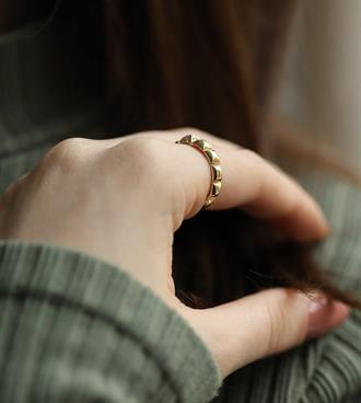 Taşlı Piramit Yüzük