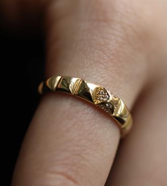 Taşlı Piramit Yüzük