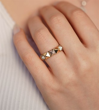 Taşlı Piramit Yüzük