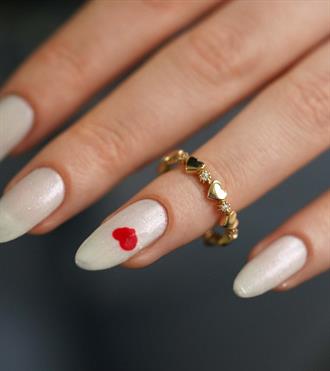 Taşlı Sıralı Kalp Yüzük