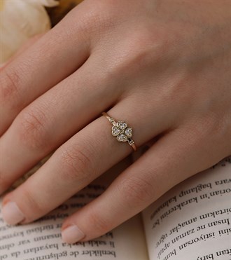 Taşlı Yonca Altın Yüzük